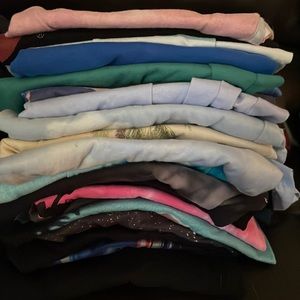 Mens size medium includes 21  T-shirt’s. Great condition